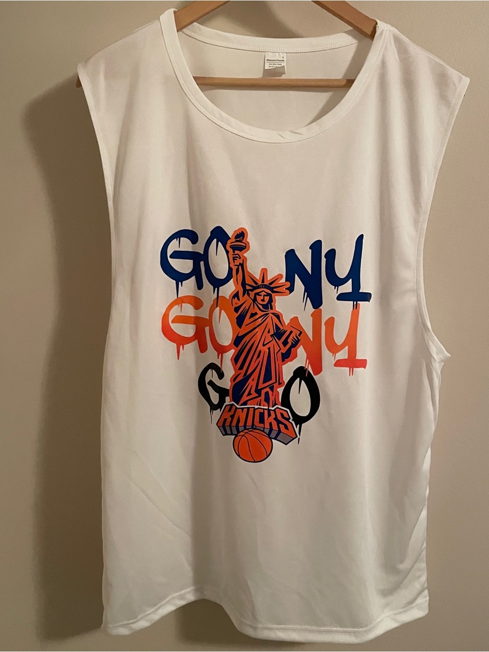 New York Knicks White Graphic Tank with Statue of Liberty Print